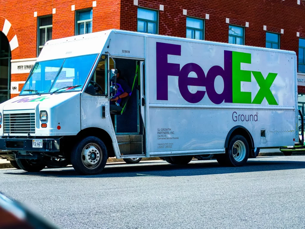time do fedex trucks leave for delivery
