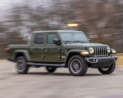 2023 Jeep Gladiator compact truck