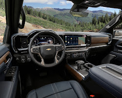 2023 Chevrolet Silverado 1500 High Country interior
